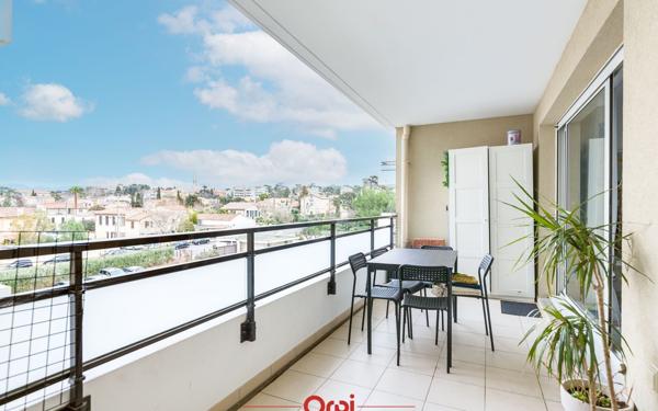 Appartement à vendre    2 pièces •  Marseille 12
