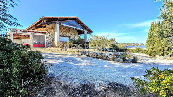 A SAISIR - BÂTIMENT DE 230 M2 AVEC TERRAIN DE 2700 M2 EN PARTIE CONSTRUCTIBLE- VUE ETANGS - PROCHE PLAGES LA F