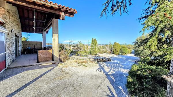 A SAISIR - BÂTIMENT DE 230 M2 AVEC TERRAIN DE 2700 M2 EN PARTIE CONSTRUCTIBLE- VUE ETANGS - PROCHE PLAGES LA F