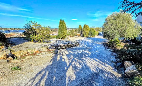 A SAISIR - BÂTIMENT DE 230 M2 AVEC TERRAIN DE 2700 M2 EN PARTIE CONSTRUCTIBLE- VUE ETANGS - PROCHE PLAGES LA F