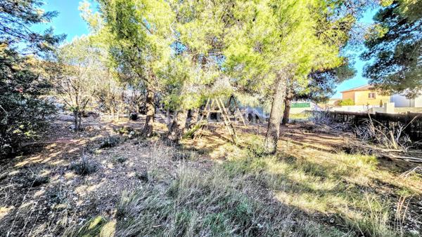 A SAISIR - BÂTIMENT DE 230 M2 AVEC TERRAIN DE 2700 M2 EN PARTIE CONSTRUCTIBLE- VUE ETANGS - PROCHE PLAGES LA F
