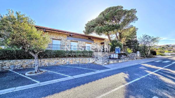A SAISIR - BÂTIMENT DE 230 M2 AVEC TERRAIN DE 2700 M2 EN PARTIE CONSTRUCTIBLE- VUE ETANGS - PROCHE PLAGES LA F