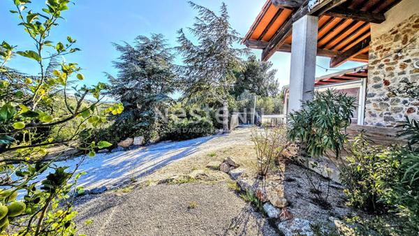 A SAISIR - BÂTIMENT DE 230 M2 AVEC TERRAIN DE 2700 M2 EN PARTIE CONSTRUCTIBLE- VUE ETANGS - PROCHE PLAGES LA F