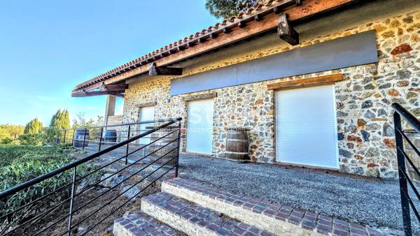 A SAISIR - BÂTIMENT DE 230 M2 AVEC TERRAIN DE 2700 M2 EN PARTIE CONSTRUCTIBLE- VUE ETANGS - PROCHE PLAGES LA F
