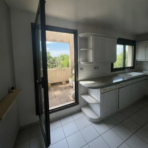 Appartement
                                                                                                                                                                                                                                                                                                                        4 pièce(s)                                                                                                                                                                                                          2 chambre(s)                                                                                                                                                                                                          78.33  m²