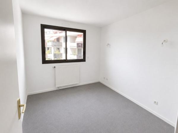 Appartement
                                                                                                                                                                                                                                                                                                                        4 pièce(s)                                                                                                                                                                                                          2 chambre(s)                                                                                                                                                                                                          78.33  m²