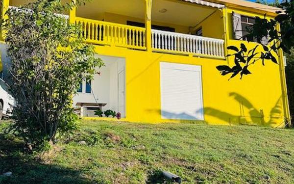 Appartement à louer    4 pièces •  Les Abymes