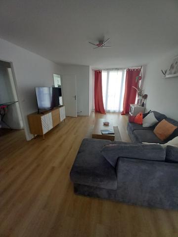 Appartement
                                                                                                                                                                                                                                                                                                                        4 pièce(s)                                                                                                                                                                                                          3 chambre(s)                                                                                                                                                                                                          82  m²