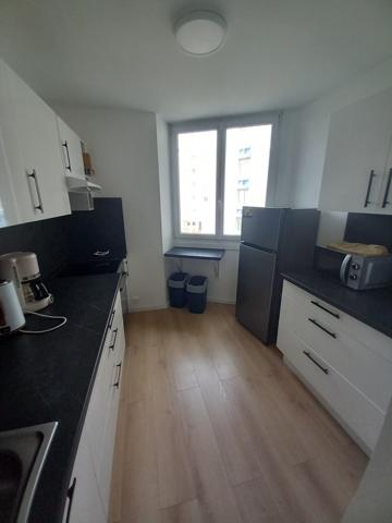 Appartement
                                                                                                                                                                                                                                                                                                                        4 pièce(s)                                                                                                                                                                                                          3 chambre(s)                                                                                                                                                                                                          82  m²