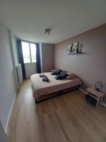 Appartement
                                                                                                                                                                                                                                                                                                                        4 pièce(s)                                                                                                                                                                                                          3 chambre(s)                                                                                                                                                                                                          82  m²
