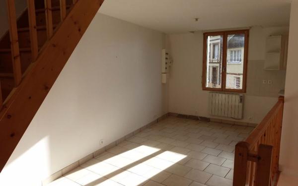 Maison à louer    1 pièce •  Longny-au-Perche