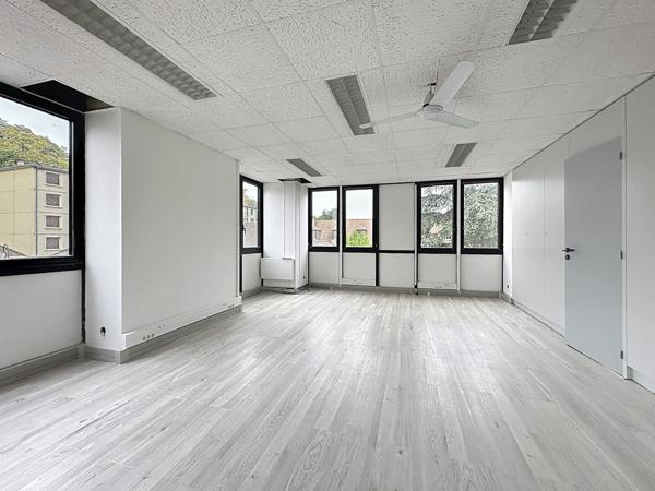 Saint-Germain-en-Laye ? Bureaux 200 m² ? 7 bureaux ? Centre-ville