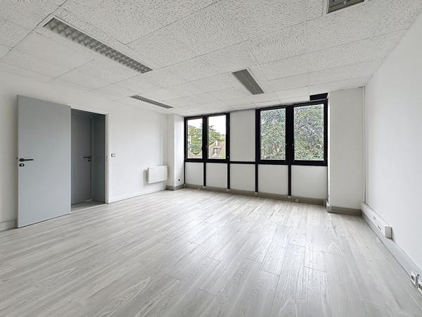 Saint-Germain-en-Laye ? Bureaux 200 m² ? 7 bureaux ? Centre-ville