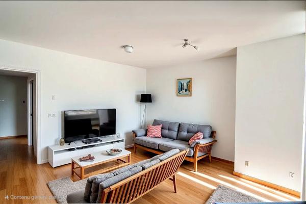 Puteaux : Appartement de 2 pièces de 51m² au 34ème étage avec vue dégagée, cave et parking