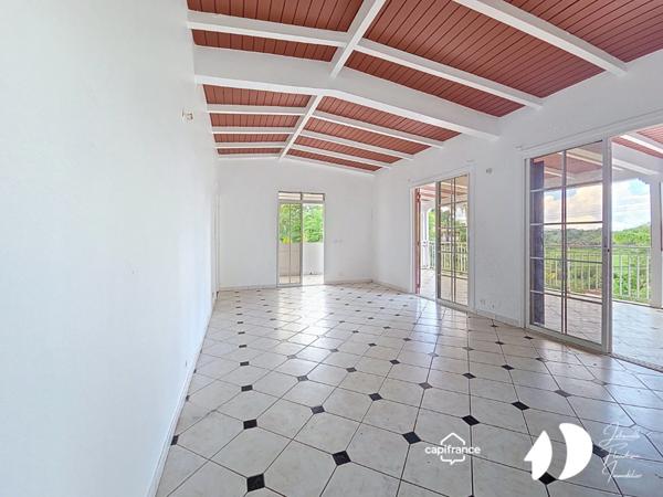 Appartement F4 + 1 bureau – Conodor Sainte-Rose