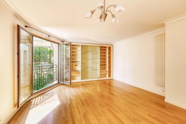 Paris 7e - ECOLE MILITAIRE / SAXE - Appartement élégant à vendre - 5 pièces - 100,07 m² Carrez - 3 chambres - vues jardin