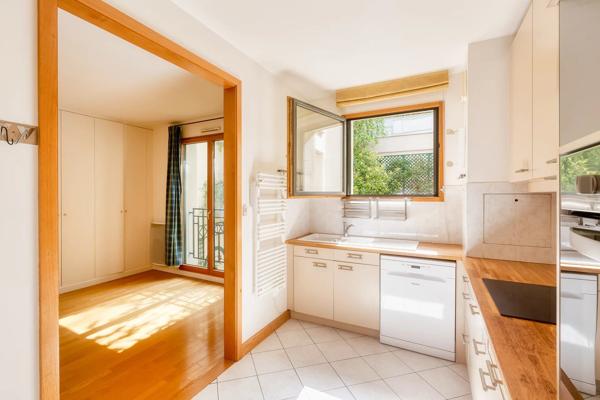 Paris 7e - ECOLE MILITAIRE / SAXE - Appartement élégant à vendre - 5 pièces - 100,07 m² Carrez - 3 chambres - vues jardin
