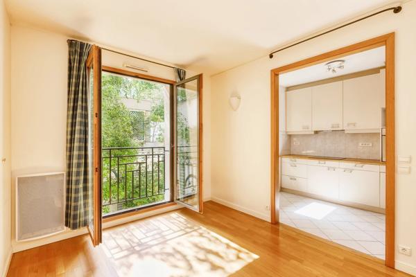 Paris 7e - ECOLE MILITAIRE / SAXE - Appartement élégant à vendre - 5 pièces - 100,07 m² Carrez - 3 chambres - vues jardin
