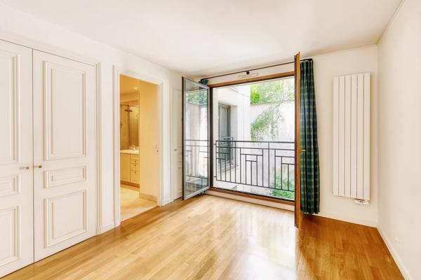 Paris 7e - ECOLE MILITAIRE / SAXE - Appartement élégant à vendre - 5 pièces - 100,07 m² Carrez - 3 chambres - vues jardin