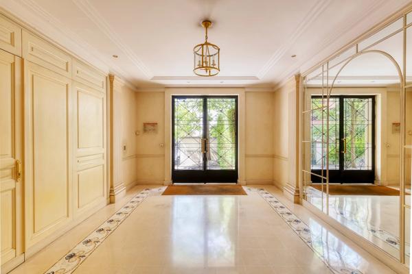Paris 7e - ECOLE MILITAIRE / SAXE - Appartement élégant à vendre - 5 pièces - 100,07 m² Carrez - 3 chambres - vues jardin