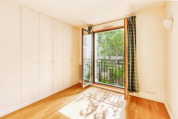 Paris 7e - ECOLE MILITAIRE / SAXE - Appartement élégant à vendre - 5 pièces - 100,07 m² Carrez - 3 chambres - vues jardin