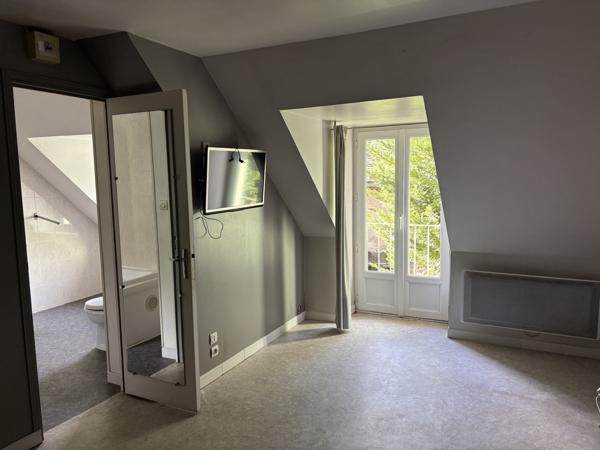 Cérilly – Ancienne auberge avec 296 m² de surface habitable Cérilly (03350)