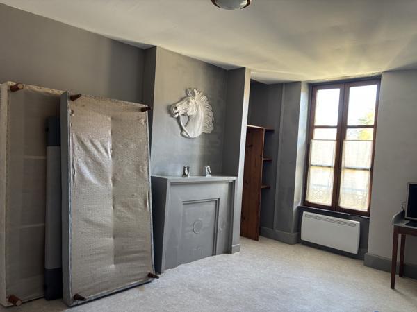 Cérilly – Ancienne auberge avec 296 m² de surface habitable Cérilly (03350)