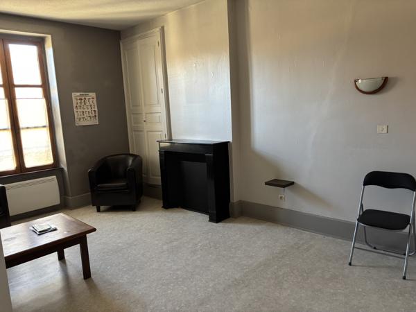 Cérilly – Ancienne auberge avec 296 m² de surface habitable Cérilly (03350)