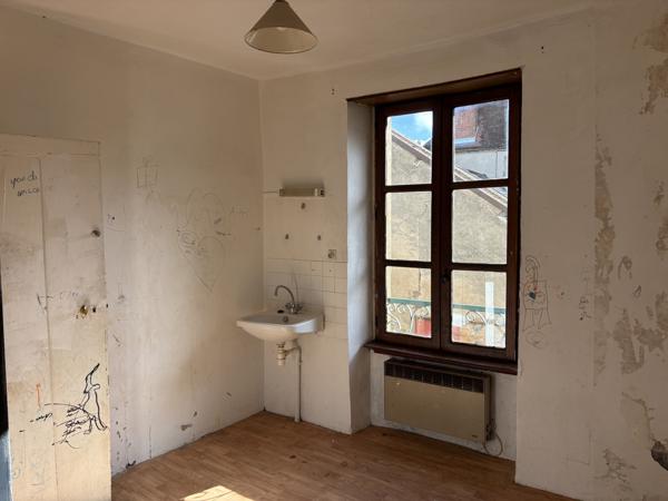 Cérilly – Ancienne auberge avec 296 m² de surface habitable Cérilly (03350)