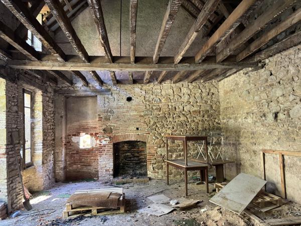 Cérilly – Ancienne auberge avec 296 m² de surface habitable Cérilly (03350)