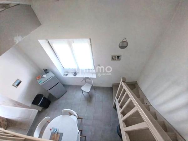 Maison deux pièces avec extérieurs et places de parking