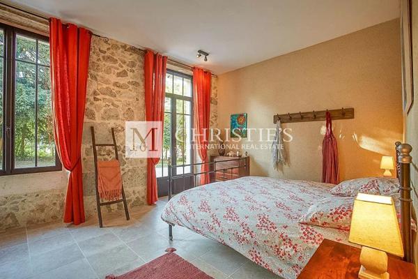 Propriété exquise avec piscine à proximité d’un beau village médiéval