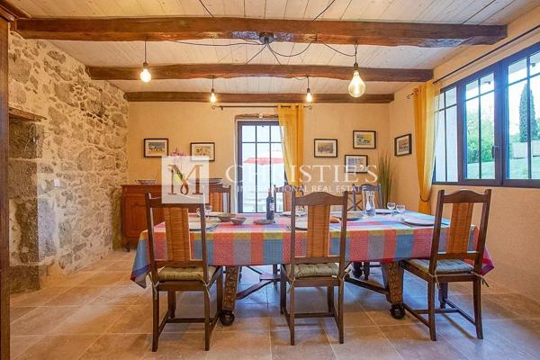 Propriété exquise avec piscine à proximité d’un beau village médiéval