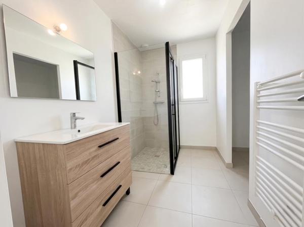 Maison à louer 850 € CC Mirambeau 4 p 82 m² DPE A