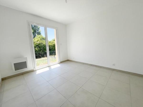 Maison à louer 850 € CC Mirambeau 4 p 82 m² DPE A