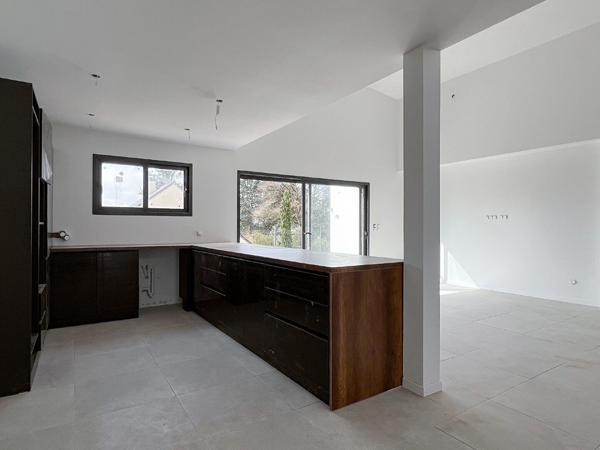 Maison Les Garennes Sur Loire  de 5 pieces de  185 m2 avec jardin