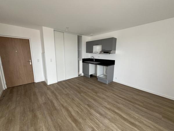 Appartement à louer 695 € CC La Rochelle 2 p 46 m² DPE A