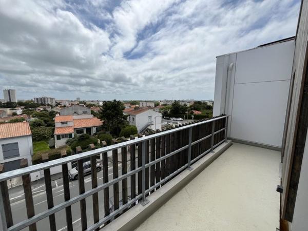 Appartement à louer 695 € CC La Rochelle 2 p 46 m² DPE A