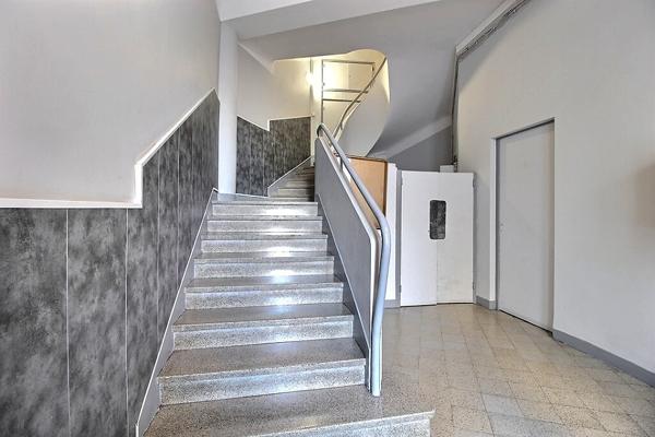 MARSEILLE 8 - SECTEUR LE ROUET - APPARTEMENT 5 PIECES - LUMINEUX - 2 BALCONS - 4 CHAMBRES - CAVE -
