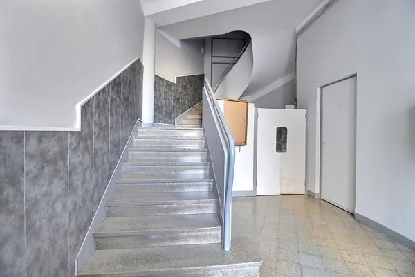 MARSEILLE 8 - SECTEUR LE ROUET - APPARTEMENT 5 PIECES - LUMINEUX - 2 BALCONS - 4 CHAMBRES - CAVE -