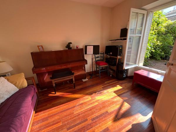 Maison de caractère en centre-ville, avec garage et terrasses