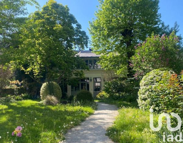 Maison traditionnelle 13 pièces de 445 m² à Tours (37000)