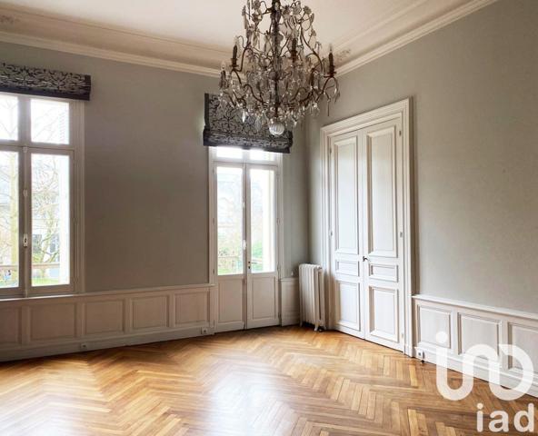 Maison traditionnelle 13 pièces de 445 m² à Tours (37000)