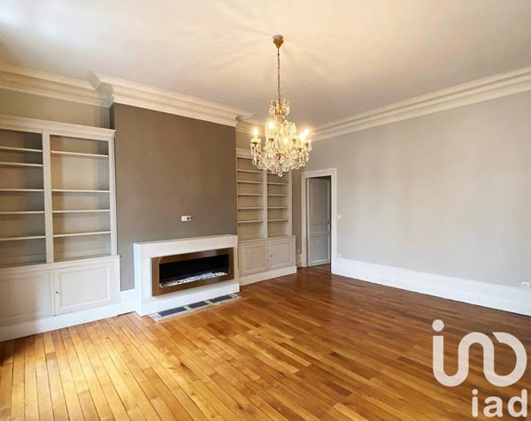 Maison traditionnelle 13 pièces de 445 m² à Tours (37000)