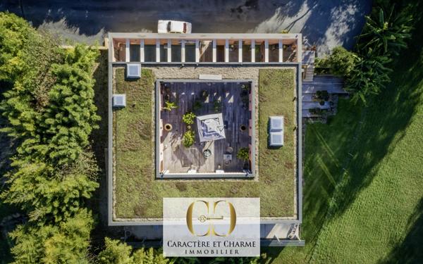 Sarlat-la-Canéda (24200) Villa d'architecte. Atypique et ethnique: 280 m2 hab sur 2700 m2 de terrain.