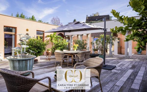 Sarlat-la-Canéda (24200) Villa d'architecte. Atypique et ethnique: 280 m2 hab sur 2700 m2 de terrain.