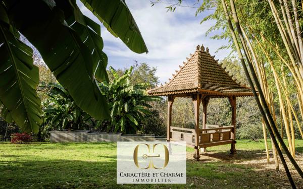 Sarlat-la-Canéda (24200) Villa d'architecte. Atypique et ethnique: 280 m2 hab sur 2700 m2 de terrain.