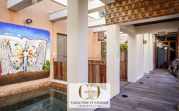 Sarlat-la-Canéda (24200) Villa d'architecte. Atypique et ethnique: 280 m2 hab sur 2700 m2 de terrain.