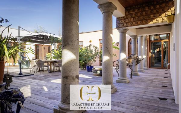 Sarlat-la-Canéda (24200) Villa d'architecte. Atypique et ethnique: 280 m2 hab sur 2700 m2 de terrain.