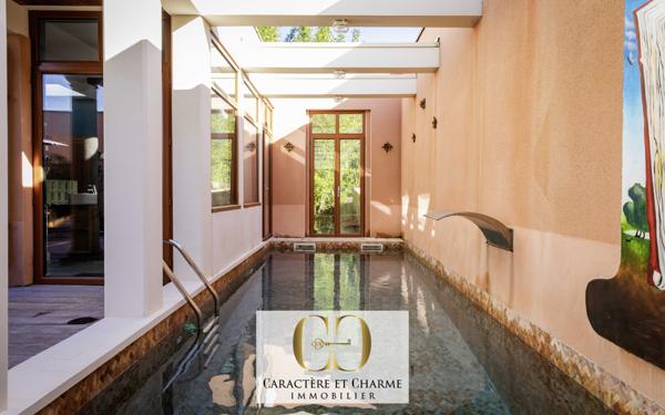 Sarlat-la-Canéda (24200) Villa d'architecte. Atypique et ethnique: 280 m2 hab sur 2700 m2 de terrain.